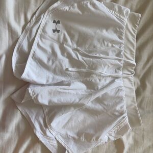 White athletic short, under Armour, size XS
